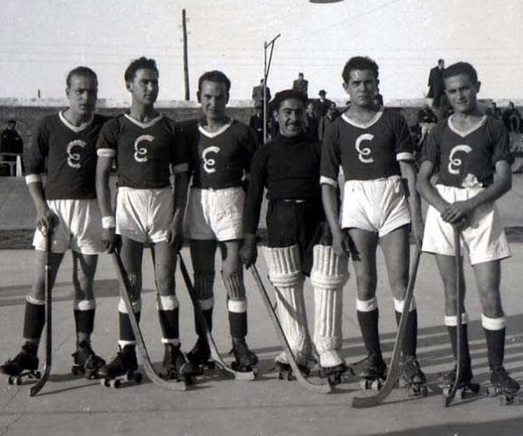 I avui la història ens recorda que fa 78 anys del primer partit d’hoquei del Vilafranca, contra el Patria, amb el resultat de 5 a 7 favorable als barcelonins. Agraïts a: Amorós, Massana, Morgades, Soler, Hill i Mañé