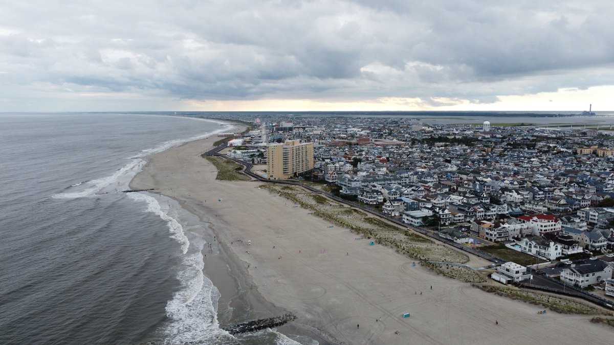 Coach_Trate's tweet photo. Some much needed R & R with the fam #OCNJ #NorthSt https://t.co/nHwWpnCsQw