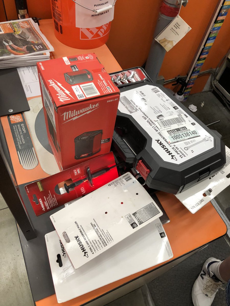 He tried his hardest but the great teamwork and top notch customer service stopped him from walking out with over $3300 worth of tool. #D187 @spohn3857 <a href="/bruceojb/">Bruce Johnsonbaugh</a> <a href="/HD3857/">Anastasia froehle</a> @GardnerD187 <a href="/ApsDennis/">Dennis Murray APS</a>
