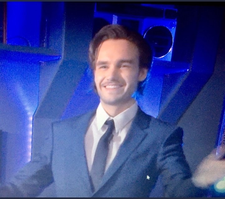 lisawentworth6's tweet image. Thank you @LiamPayne and @Veeps (even though there were a few technical difficulties, you pulled through)...I am so happy that we got to share #LPSHOW2 and #HappyBirthdayLiam with him.  THANK YOU.  ❤❤❤