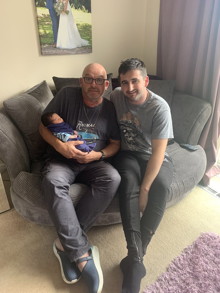 akaupnorth's tweet photo. 3 generations #wolvesfamily #wolvesaywe #proudmon https://t.co/S2aWBTOnun
