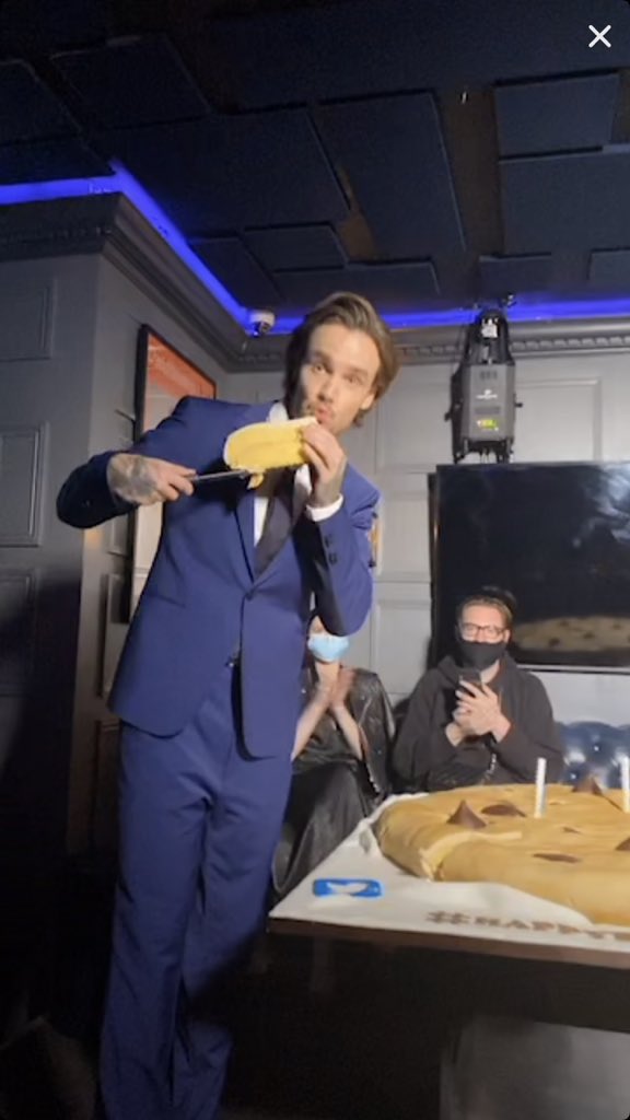 thlenaaa's tweet image. Gente eu to tão feliz com essa live do Li, imaginei muita coisa que não aconteceu, mas tudo foi tão lindo e ele tava tão feliz😍❤️💚🤍💞💘 #27yearsofpayno #HappyBirthdayLiam #LiamPayne