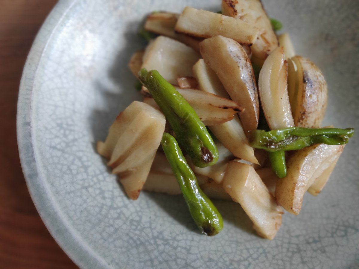 寿木けい れんこんとししとうの炒め 豚を焼いたフライパンの油で 野菜を焼く 味付けは塩胡椒 モロヘイヤのかき玉汁 モロヘイヤは細かく刻んで 沸いた湯に落とし 白だしと醤油で味を調えてから溶き卵 砂糖と塩をほんの少し加え を流し入れる 寿木けい れんこんとししとうの炒め 豚を焼いたフライパンの油で 野菜を焼く 味付けは塩胡椒 モロヘイヤのかき玉汁 モロヘイヤは細かく刻んで 沸いた湯に落とし 白だしと醤油で味を調えてから溶き卵 砂糖と塩をほんの少し加え を流し入れる