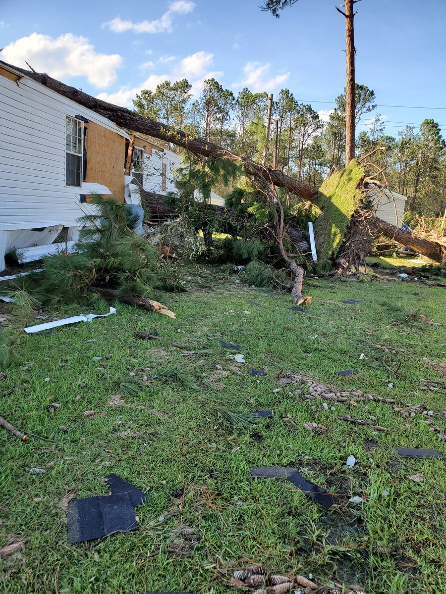 RisingWaters_'s tweet photo. @DoubleAgtSmith I survived hurricane laura, came back and my tree fell on my neighbors house and not mine! https://t.co/O0BXro3PZ0