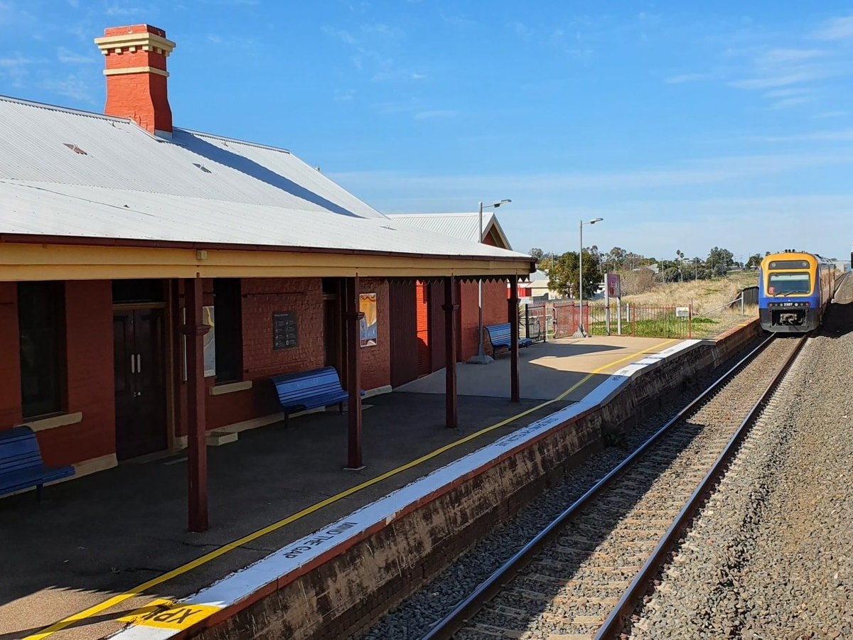 Xplorer service at Boggabri on 27-8-20. 

The treacherous railway destroying advocacy of both Armidale Regional Council &amp; Glen Innes Severn Council is working to deny any possibility of reintroducing trains north of #Armidale. This idiocy must be stopped! #nswpol #auspol

#NoNERT