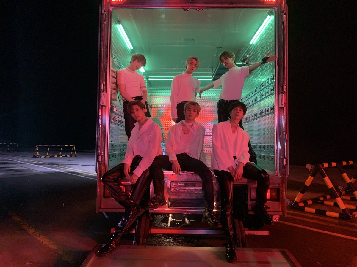 official_ONEUS's tweet photo. [#건희]
사랑하는 우리 멤버들❤️
600일 동��� 고생 많았고
앞으로도 잘 부탁해🥰
달님들🌙 항상 원어스의
이유가 되어주셔서 고마워요💗
원어스 투문 앞으로 더 행복하자~! https://t.co/fvL4WIDWv5