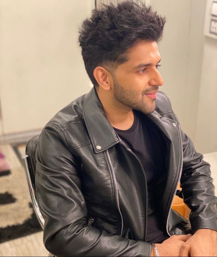 Mishraaajeeee's tweet photo. Wishing u a vry hpyiest bday handsome 😘😘🎂🎂
@GuruOfficial 

#HappyBirthdayGuruRandhawa 
#30aug2020 
#GuruRandhawa https://t.co/mBjbuBKlXc