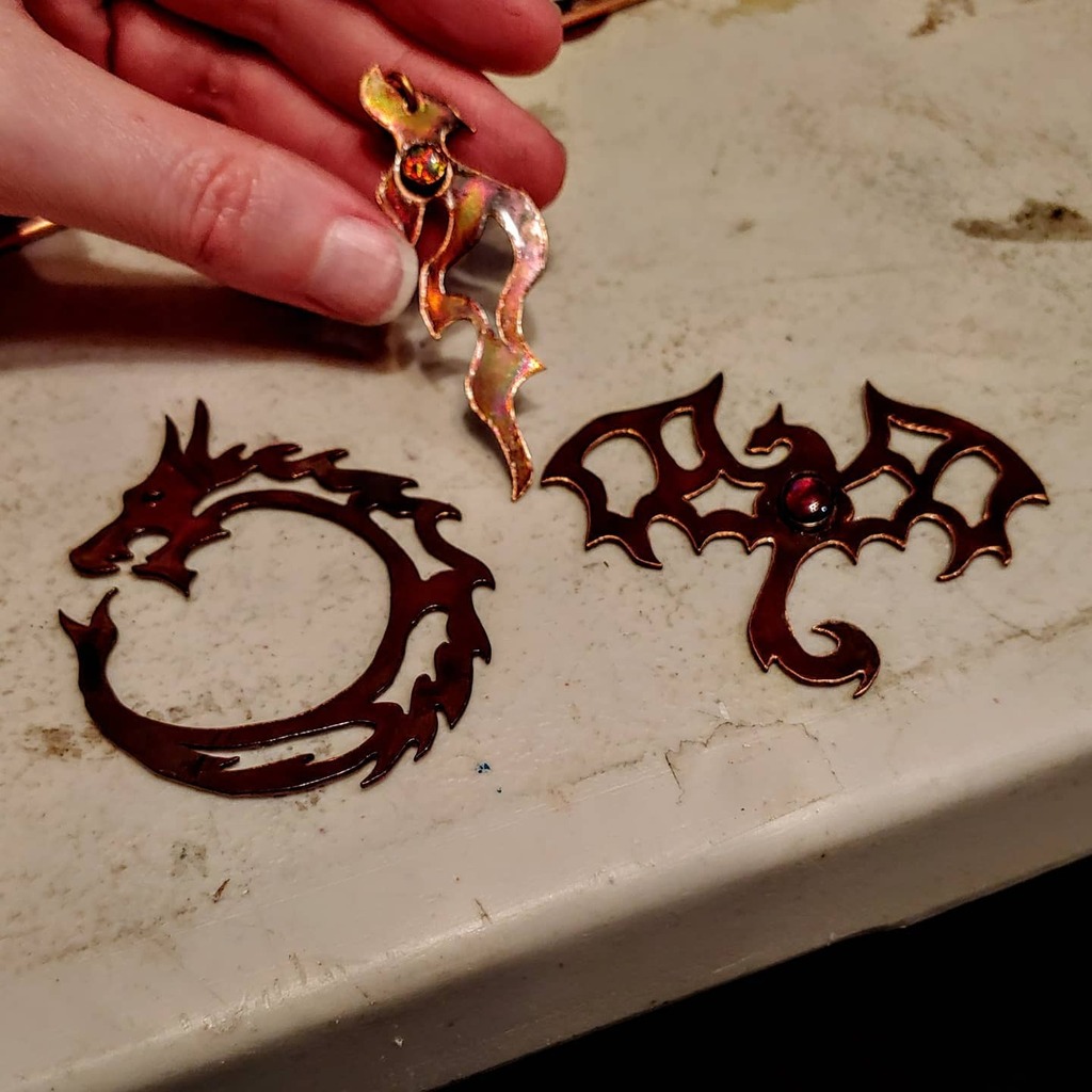 TangledEarthArt's tweet photo. Sneak peek at some of the one of a kind pieces I'm working on for @dragoncon Goes Virtual! 

#dragonjewelry #dragoncon #fire #opal #garnet #gemstones #ouroboros #dragoncongoesvirtual #dragoncon #dragoncon2020 #dragonconvendor #copperdragon #artinthetimeo… https://t.co/zy04ulYU9x https://t.co/1CIdL05oUL