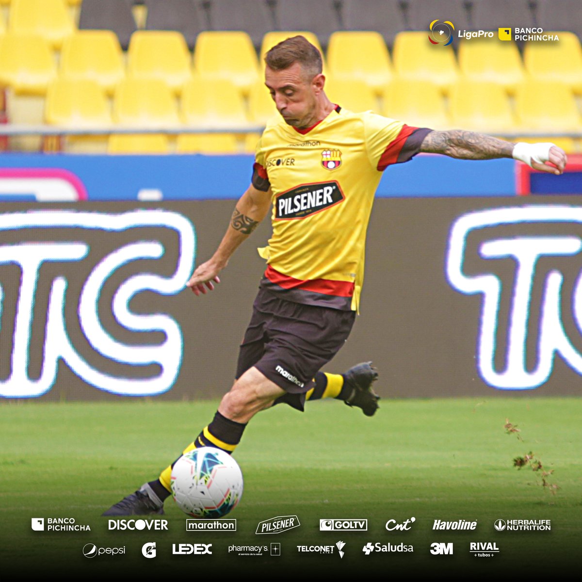 BarcelonaSC's tweet photo. ⌚️ 60´ #BSCvsCDO 2-1
¡El Kitu la tuvo de nuevo! Damián Díaz estrelló un tiro libre en el travesaño.
#LigaProBancoPichincha | #VamosÍdolo https://t.co/IuH4DLJNYe