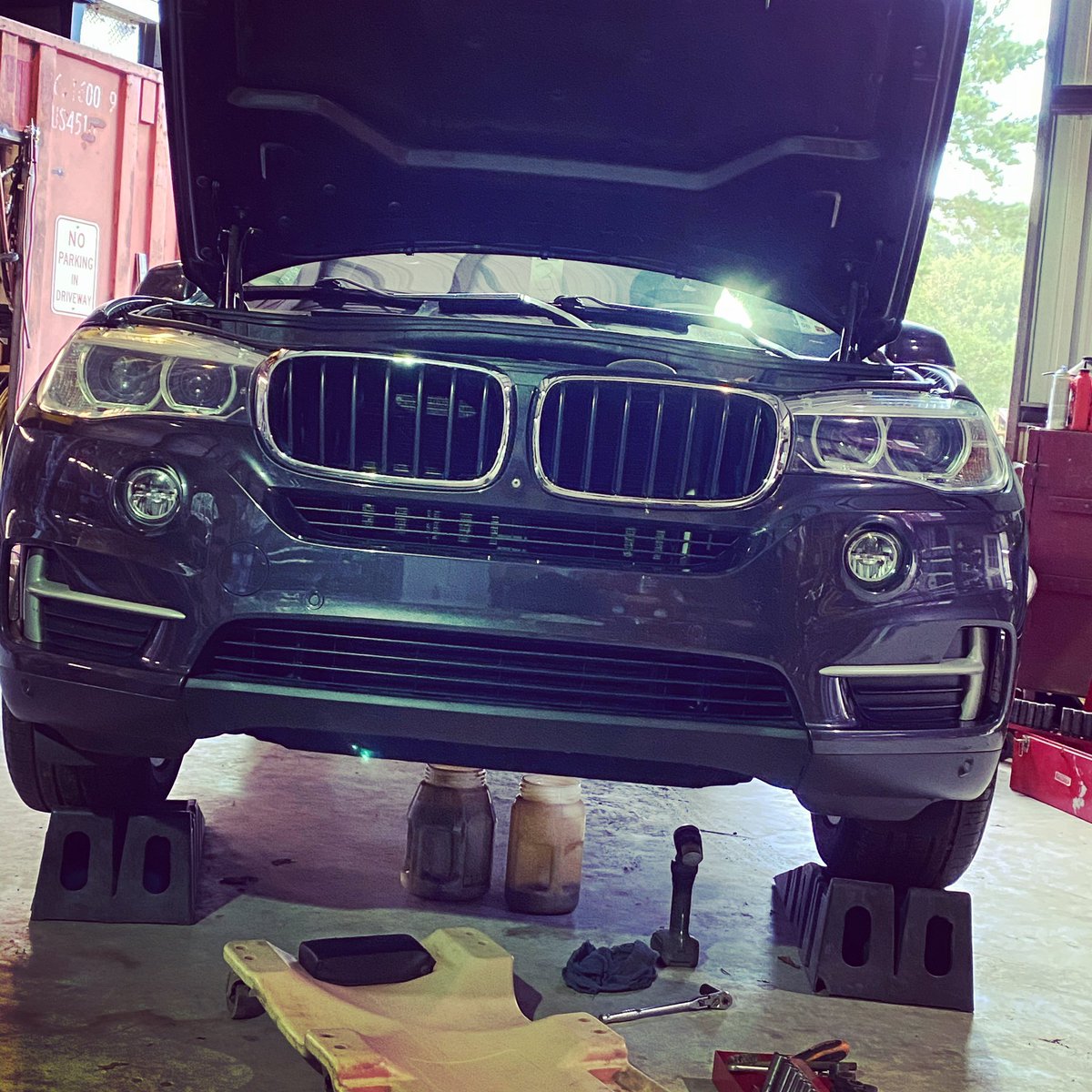 KellyHamel5's tweet photo. She looks like she’s smiling at me! 💙🤍 #Bmw #bmwx5 #oilchange #shessopretty https://t.co/SeneoBaoyv