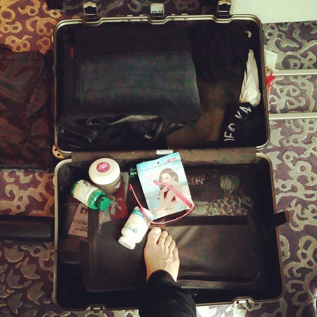 KIM JAEJOONG'S SELF-PROCLAIMED PRETTY FEET November 29, 2010I feel sorry at night..^^ (12:07am KST)Yeah, I wanted to show off my pretty feet.. I'm embarrassed to check Twitter now ㅎㅎㅎㅎㅎ Good night. I'm going to work out. I'll come back later ^^ (12:12am KST)