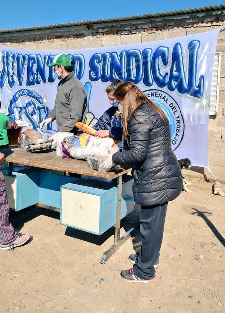 Más de 300 personas disfrutaron del Guiso de lentejas de la <a href="/Juventudsindbhi/">Juventudsindicalperonistabhi</a> en Barrio más Barrios. 
<a href="/Aguero_M_A/">Miguel A Agüero</a> <a href="/stmbb/">STMBB</a>