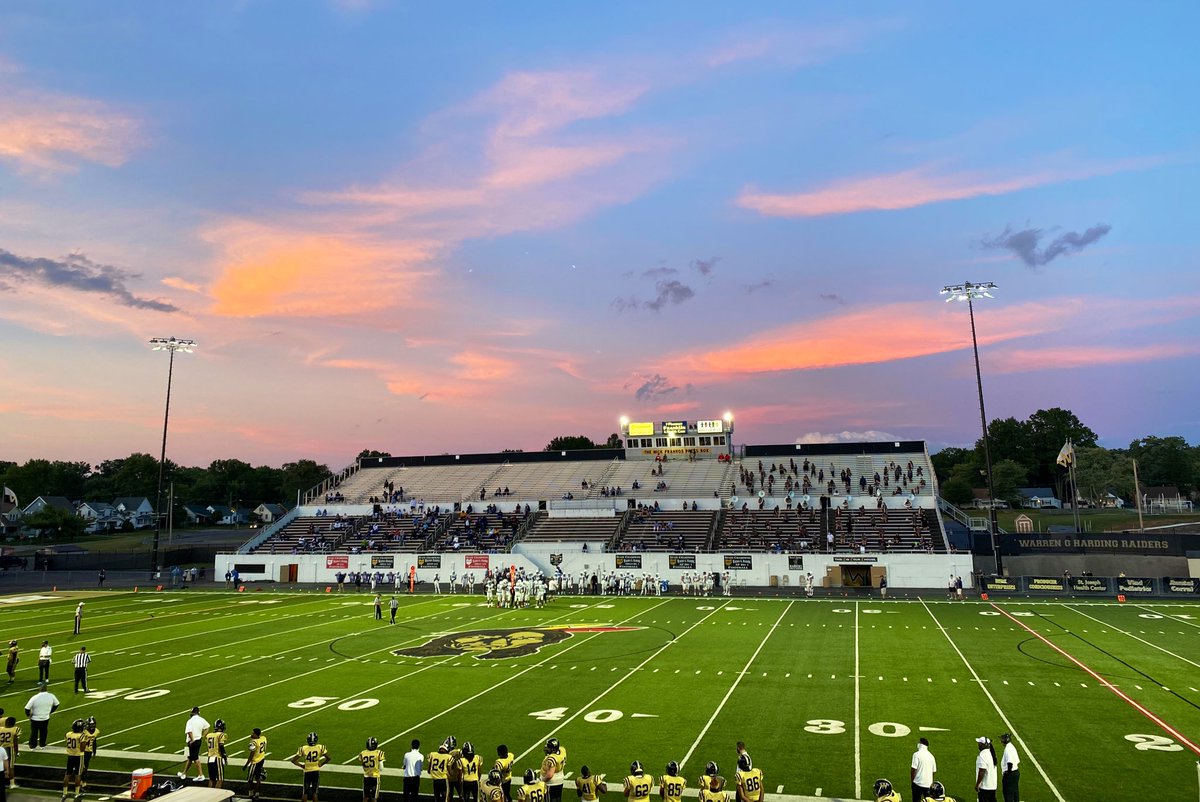 NEOZoneHS's tweet photo. If you haven’t had a chance to visit Mollenkopf Stadium in Warren, I highly recommend it.
Incredible high school venue that seats about 15,000. https://t.co/LNNPRKTFFL