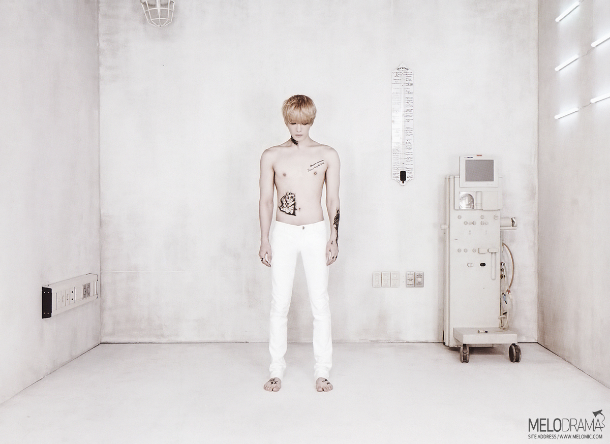 KIM JAEJOONG'S SELF-PROCLAIMED PRETTY FEET November 29, 2010I feel sorry at night..^^ (12:07am KST)Yeah, I wanted to show off my pretty feet.. I'm embarrassed to check Twitter now ㅎㅎㅎㅎㅎ Good night. I'm going to work out. I'll come back later ^^ (12:12am KST)