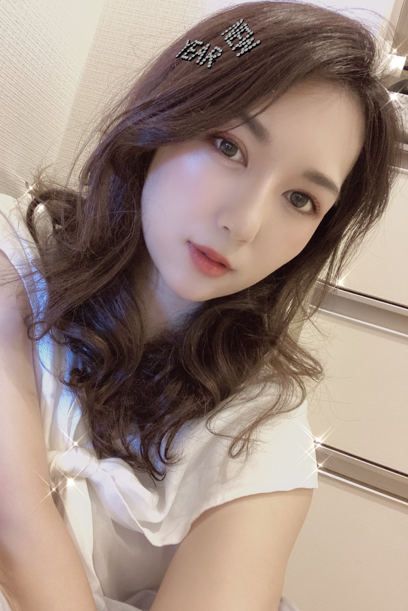 Keity Pop 黒髪前髪なしがやっとやっと馴染んできた 本当は井川遥さんのようなエレガンスカールにしたいけど本来の癖毛がゴージャス巻きすぎて首のあたりでもしゃもしゃ それも私 と癖毛を受け入れつつあります 毎日何もセットしないで済むのがすごく