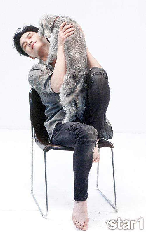 KIM JAEJOONG'S SELF-PROCLAIMED PRETTY FEET November 29, 2010I feel sorry at night..^^ (12:07am KST)Yeah, I wanted to show off my pretty feet.. I'm embarrassed to check Twitter now ㅎㅎㅎㅎㅎ Good night. I'm going to work out. I'll come back later ^^ (12:12am KST)