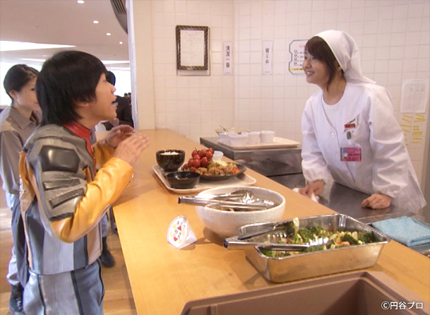 円谷プロダクション 本日あさ10時 配信 ゼロと見よう 特別配信 ウルトラマン基金 ウルトラマンメビウス 第39話 無敵のママ の先行場面カットが到着 交通事故で命を落としたサユリは サーペント星人と同化し蘇る サーペント星人の目的は