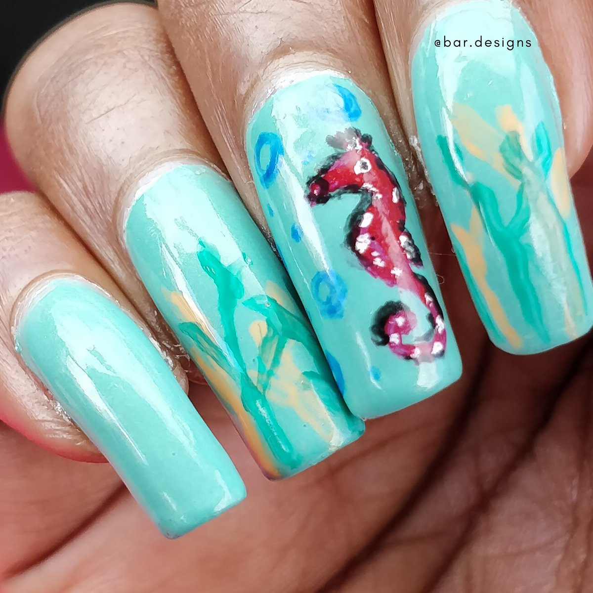 barathi_m's tweet photo. Here is my design for the #seahorse 🌊🐎 theme.

I think I like drawing on my nails, it's fun 🥰

✨Products✨
UNT
Peel off base

@sechenails
Seche Vite
Conquer the World

@SallyHansen
Pacific Blue

Dollarama Koszmic colours in the shade green and peach.

#bardesigns #nails #npa https://t.co/v8gmiYPnoG