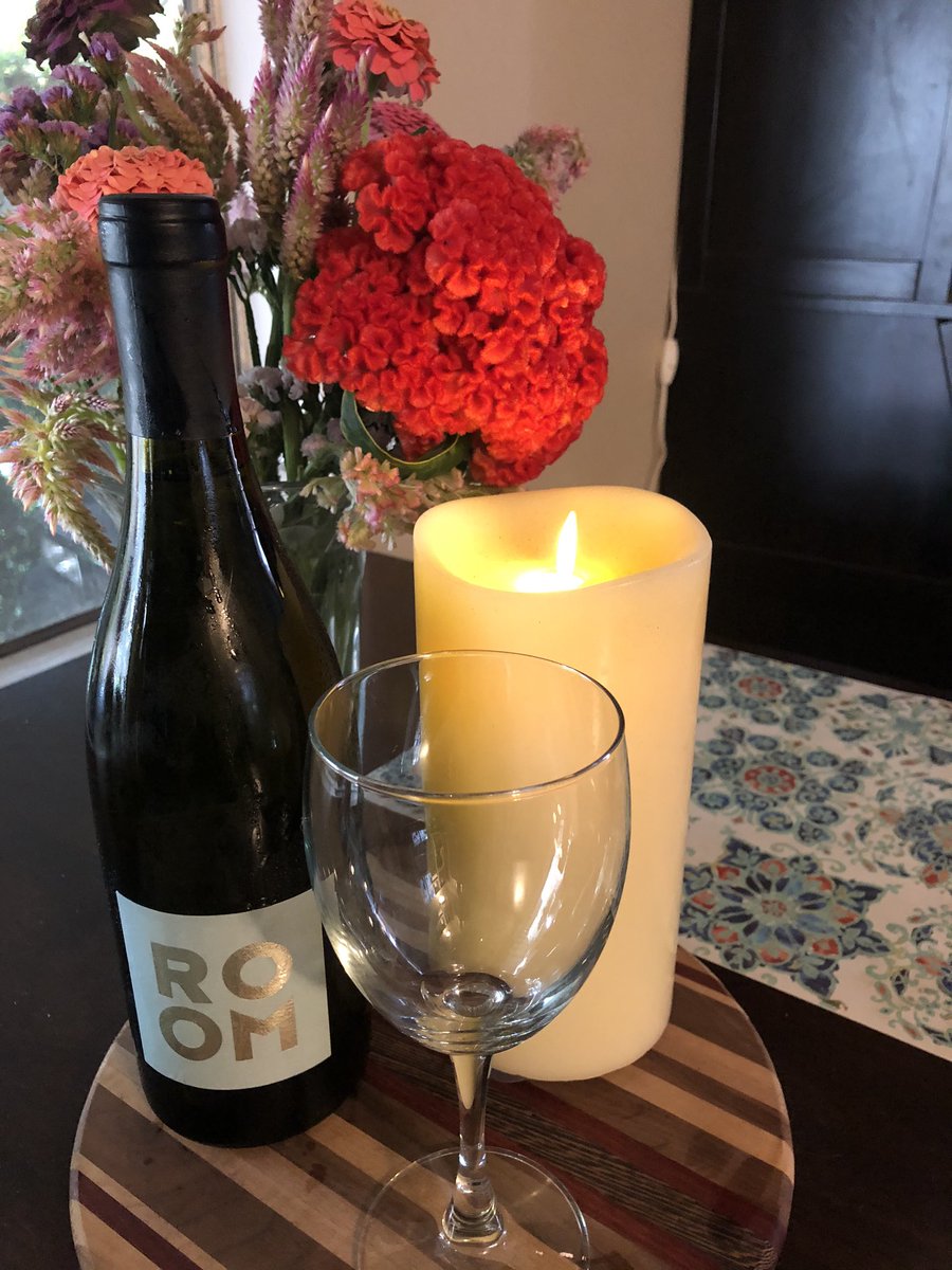 I treated myself for my birthday & got Cheesy Pop wine set from #wineaccess & can’t wait to try this Wednesday on a live tasting on YouTube! #cheers #chardonnay