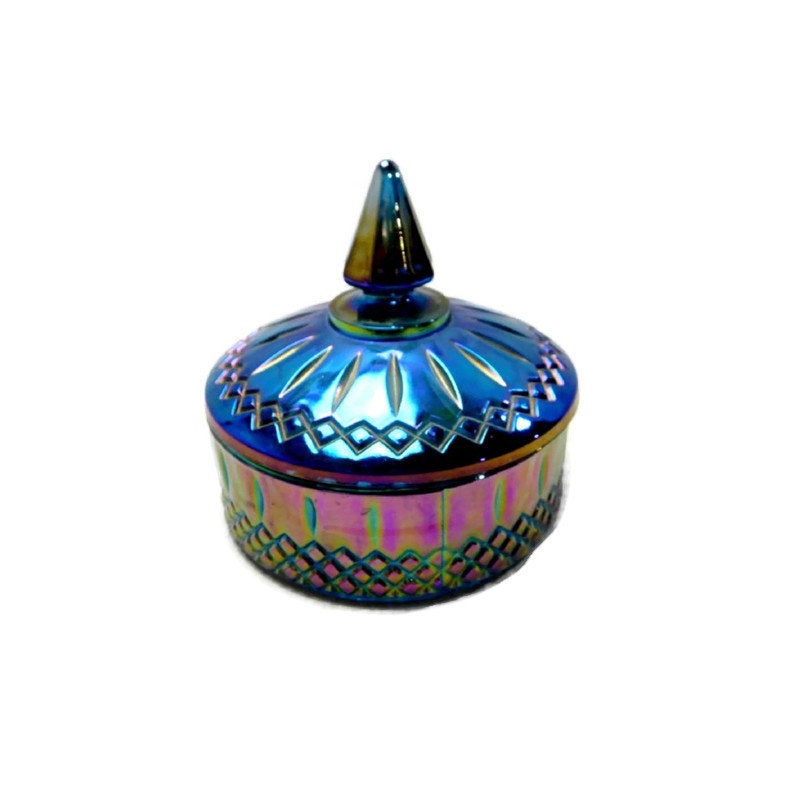 JunkYardBlonde's tweet photo. Excited to share the latest addition to my #etsy shop: Vintage Blue Carnival Glass Candy Dish with Finial Knob by Indiana Glass Co https://t.co/6lQ2BVEik4 #indianaglass #glassliddeddish #glasstrinketdish #princessglassdish #glasspowderbox #liddeddish #vintageglass https://t.co/c1w6fQ0oqT