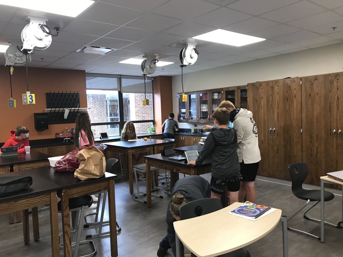 bvkkids's tweet image. I am absolutely loving my windows to let the light in, as well as the space we have to be able to spread out and DO SCIENCE!! #msscience #wearehuskies