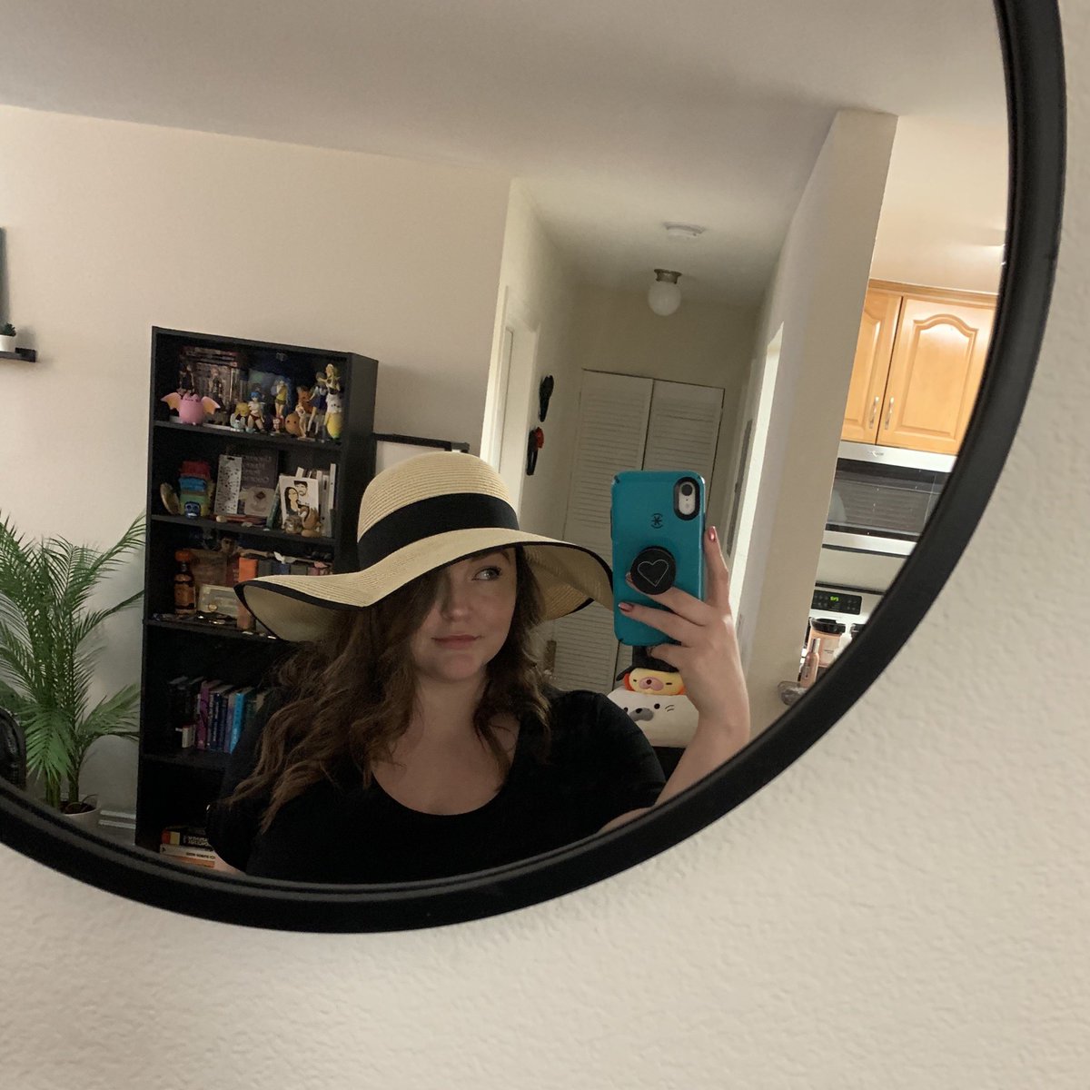 mmmcgr's tweet photo. Sun hats are a whole mood 👒 https://t.co/DSKtdaKQBX