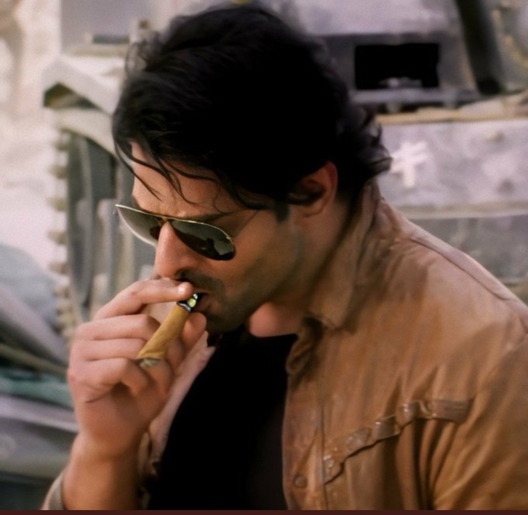 SaiPrabhas777's tweet image. Rajyanni Kapadukodam Kosam Konni konni Sarlu...
RAJE... Senadhipathi ga vasthadu... 🔥💥
#Saaho 😎
#Prabhas ❤
#1YearForBOMonsterSaaho