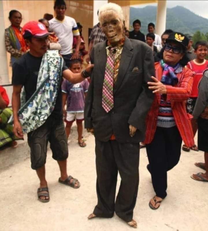 Hal tersebut mengingat upacara Ma' Nene hanya boleh dilaksanakan setelah musim panen yakni yang jatuh pada bulan Agustus.