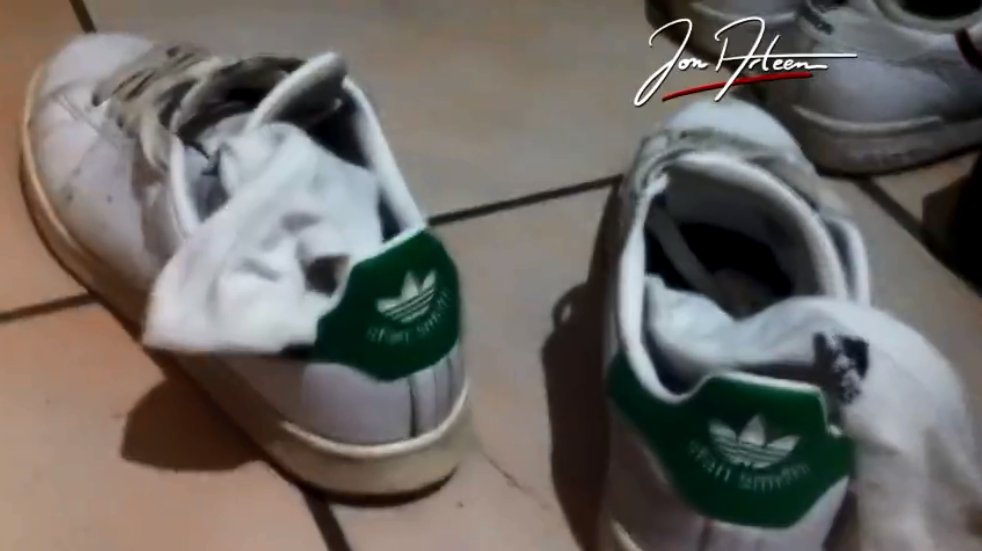 2 pic. Gay Boy Foot Fetish! Watch the full video: https://t.co/tcHb6ggWBq 
#boyfoot
#boyfeet
#boyfootfetish