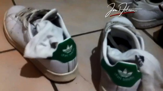 2 pic. Gay Boy Foot Fetish! Watch the full video: https://t.co/tcHb6ggWBq 
#boyfoot
#boyfeet
#boyfootfetish
