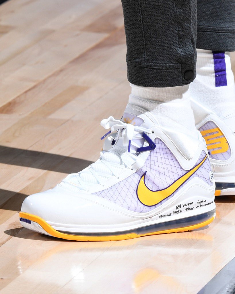 NBAKicks's tweet photo. .@KingJames brings back the Nike LeBron 7 tonight 👑 #NBAKicks https://t.co/TpcWaJG2tn