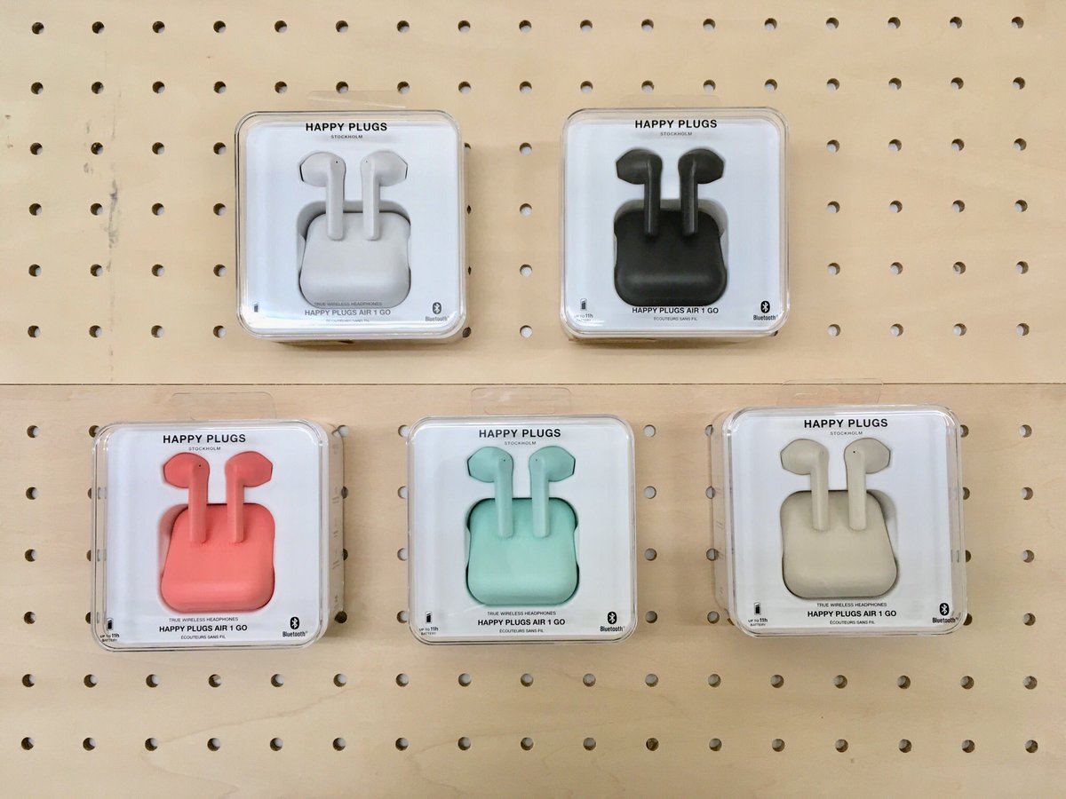 Hakata_Hands's tweet image. ラリラルン ♪〜

お出かけのお供に
可愛いイヤホン❣️

お洋服の差し色にミント？
ちょっと大人にブラック？

お気に入りの色と音楽で
今日も1日 HAPPY😊🍀

#ワイヤレスイヤホン
#HAPPYPLUGS
AIR 1 GO：5,437円＋税
AIR 1 PLUS：10,891円＋税

#東急ハンズ博多店 5階