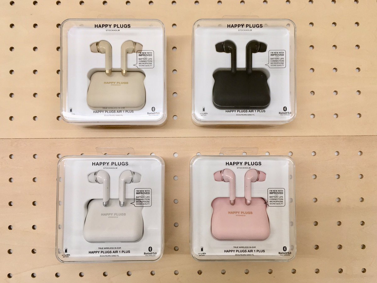 Hakata_Hands's tweet image. ラリラルン ♪〜

お出かけのお供に
可愛いイヤホン❣️

お洋服の差し色にミント？
ちょっと大人にブラック？

お気に入りの色と音楽で
今日も1日 HAPPY😊🍀

#ワイヤレスイヤホン
#HAPPYPLUGS
AIR 1 GO：5,437円＋税
AIR 1 PLUS：10,891円＋税

#東急ハンズ博多店 5階