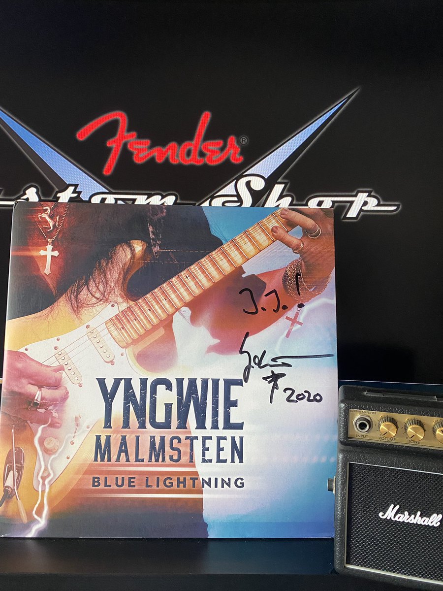 DODYJM308's tweet image. Yngwie Malmsteen Blue Lightning LP 2020 & Fender YJM @OfficialYJM #yngwiemalmsteen #yngwie #fender