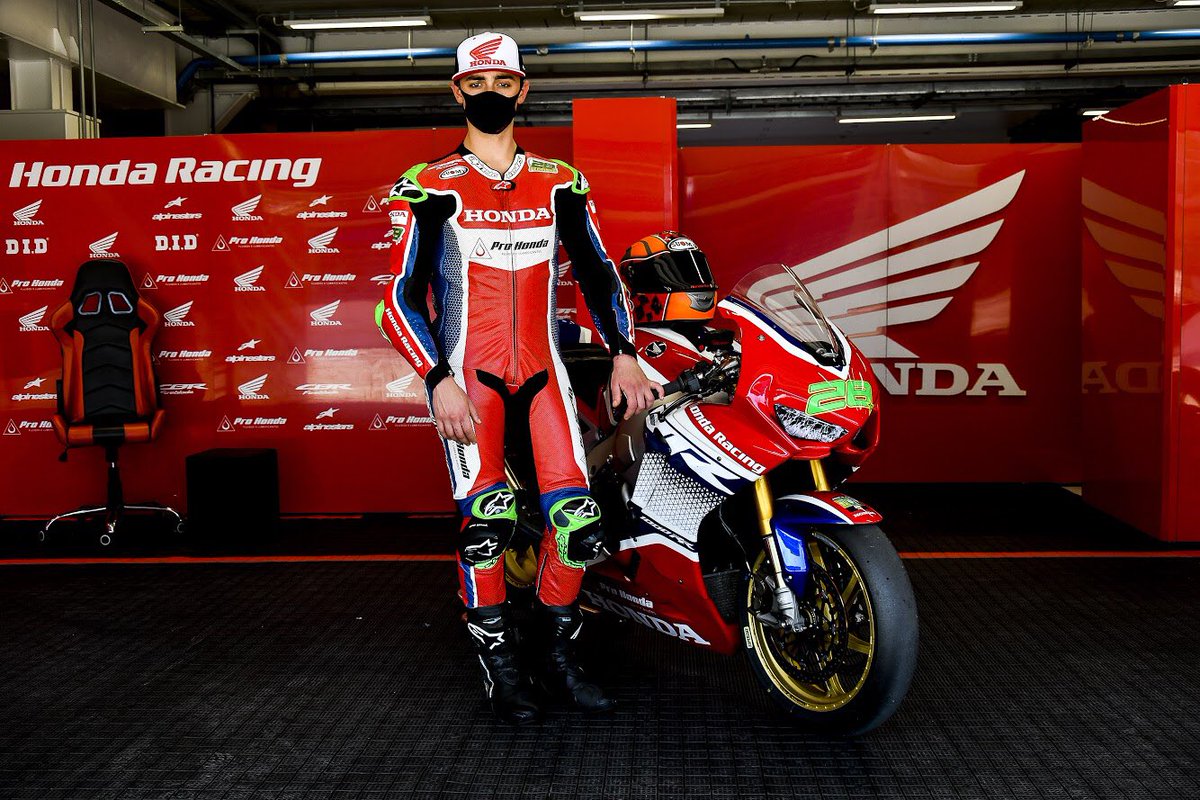 hondaracingbr's tweet photo. Vai ter dobradinha Honda no grid da corrida da SuperBike!

P1 - @ericgranado 
P2 - Pedro Sampaio

📷 Ricardo Santos/Mundo Press

#motos #motovelocidade #superbike #interlagos #honda #hondaracingbrasil https://t.co/w9ZGKQeIdr