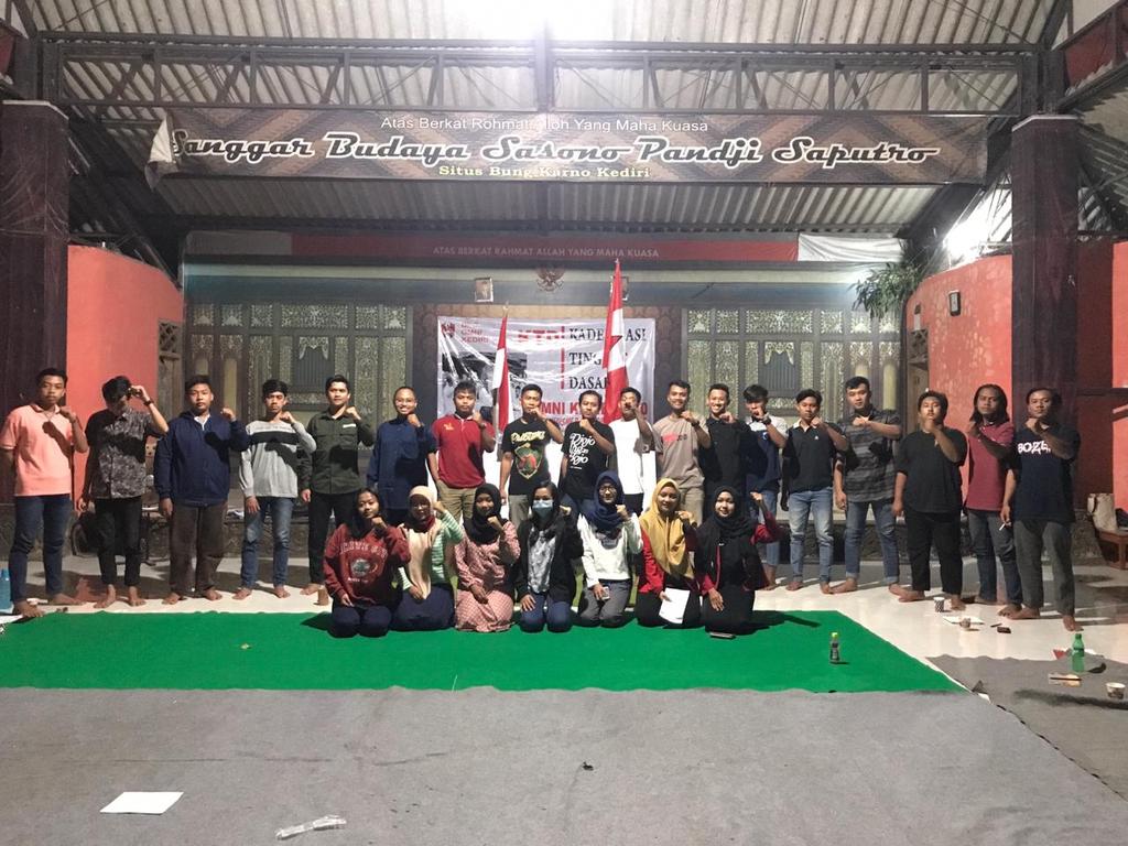 MohIsnaini8's tweet photo. KTD GMNI. KEDIRI.
Di dalem Pojok. Kec. Wates. Kab. Kediri.

Jalan terus..... https://t.co/C72c8wLgBC