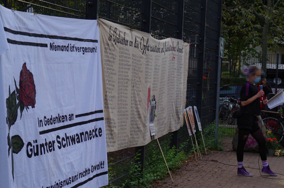 Danke an alle Antifaschist*innen die gestern in #Charlottenburg am Gedenkspaziergang für Günter Schwannecke teilgenommen haben. Günter Schwannecke wurde am 29.8.92 von Neonazis angegriffen und verstarb wenige Tage später. #antifa #gedenken #niemandistvergessen