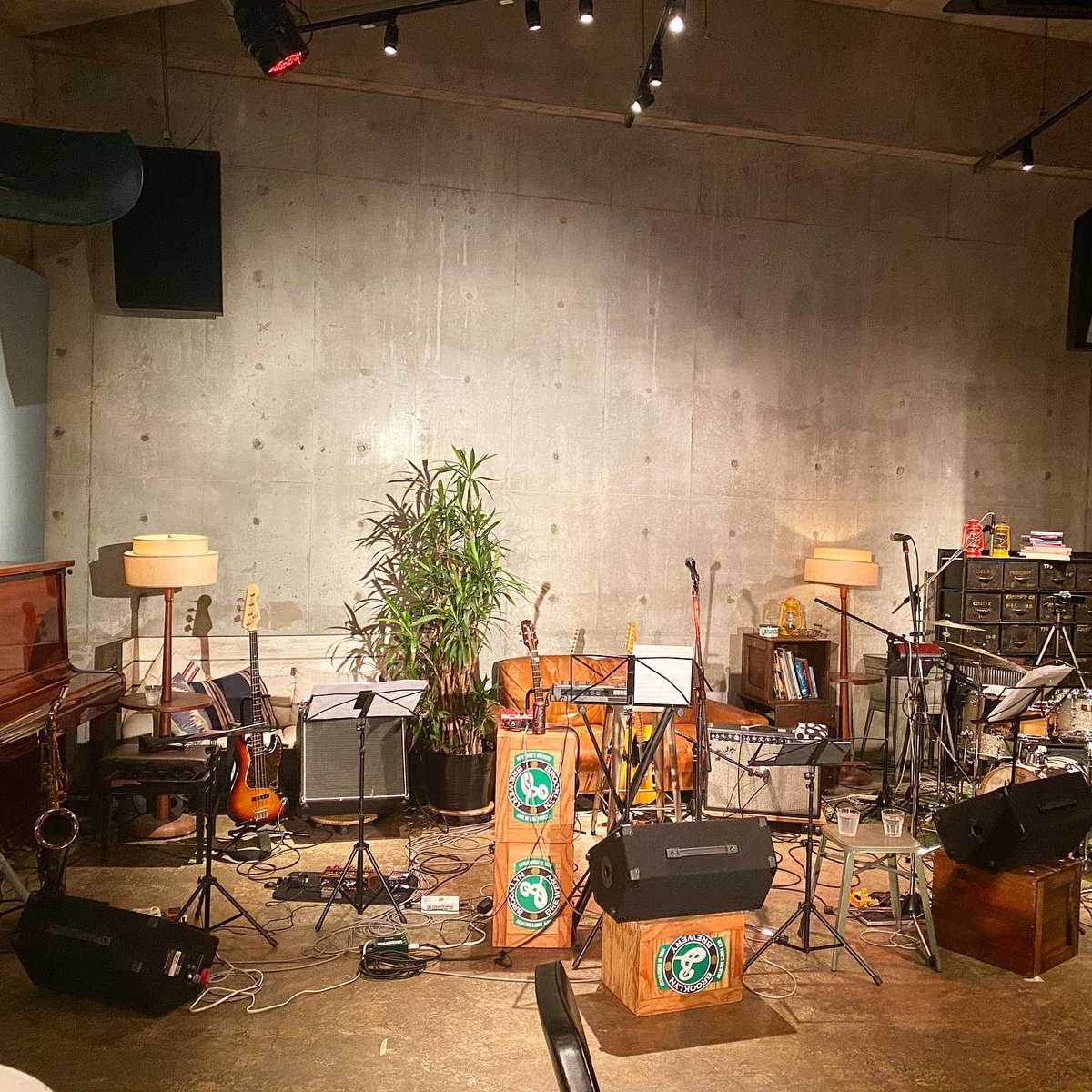 noboru_sakamoto's tweet photo. MIOSIC配信ライブ楽しかった！相変わらずハッピーな空間。ライブ形式が何であってもそ��に生まれるケミストリーは変わらないね🤟ウォーアイニー！

#miosic #live #thankyou #music #livestream #weekendgaragetokyo https://t.co/PwuKEzbeRf