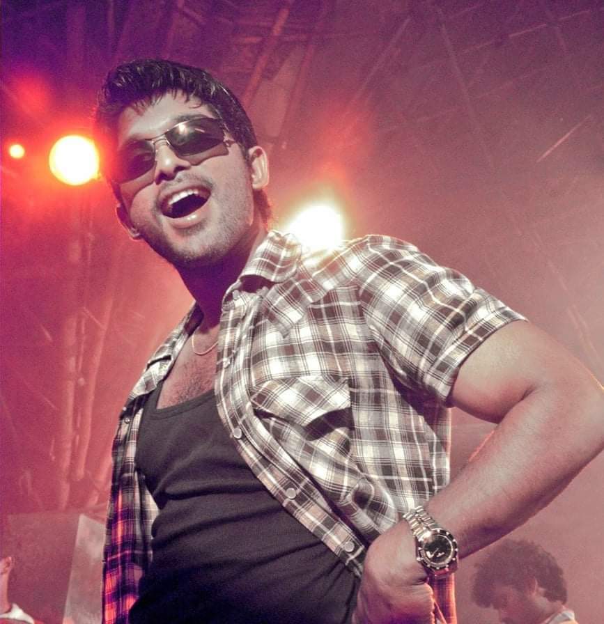cinethop's tweet photo. Unseen pics from #Parugu 🔥❤ 

@alluarjun 🥰
#IndianStyleIconAlluArjun https://t.co/H8s5C7lIjU