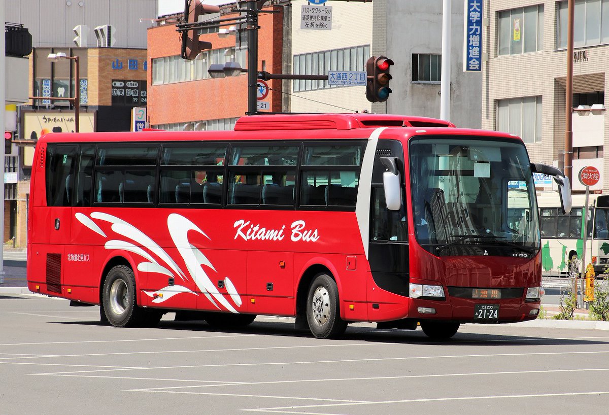 エヌティーさん Trans5の検修庫 على تويتر 北見バス 2124号車 今年の3月頃から 運用を開始した08年式のエアロエース 車内は後部トイレ付き 公式側10列 非公式側11列 補助席 8席 の50名仕様 石北号 北見 旭川 で活躍しています