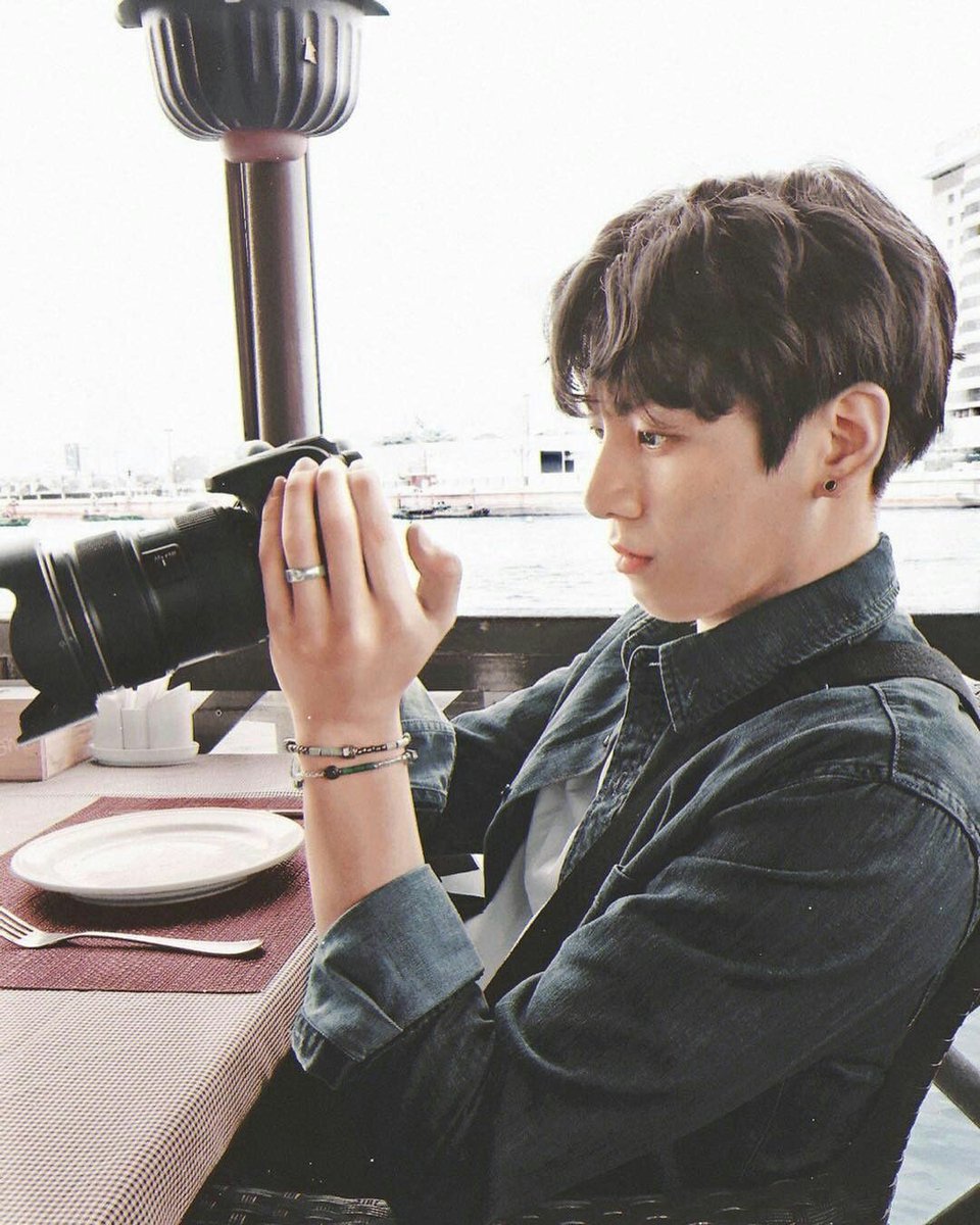 Going in a lunch date with him, you suddenly see a perfect view of him so you waste no time to capture the view.