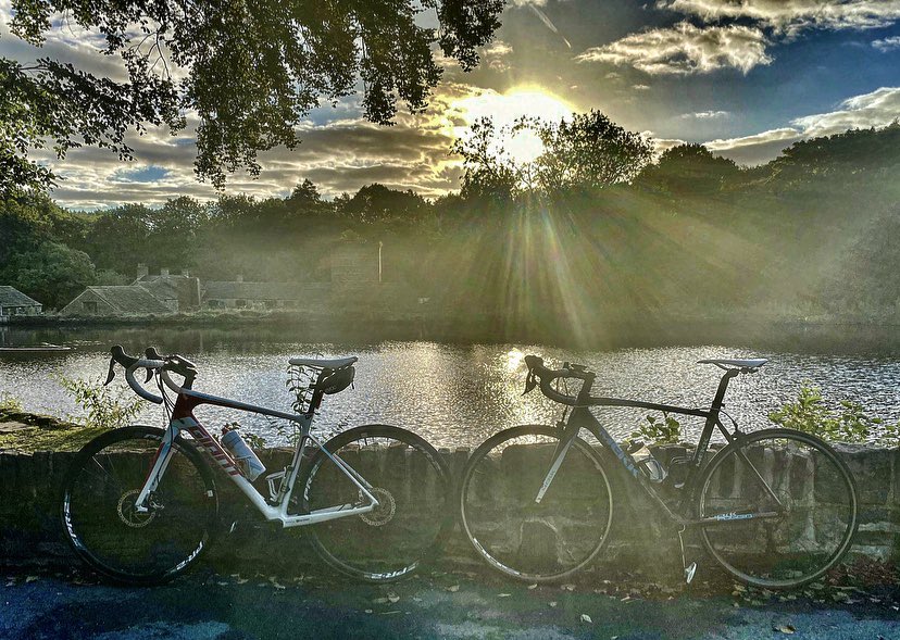JamesHope_Gill's tweet image. Best way to start a Sunday with a  fellow @FatLadsFromDore @petejeveritt #earlyride #cycling #backforchurch