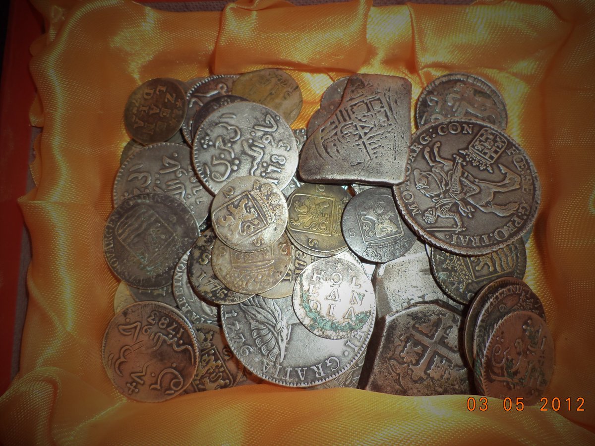 numantique's tweet photo. Kemana mereka pergi sekarang 🥺 siapa tuan baru mereka 🥺🥺😭 #2015memory #spanishcoinage #netherlandcoinage #numismatics #rarecoin #indonesianumismatic #landfound https://t.co/nUYZhje3KL