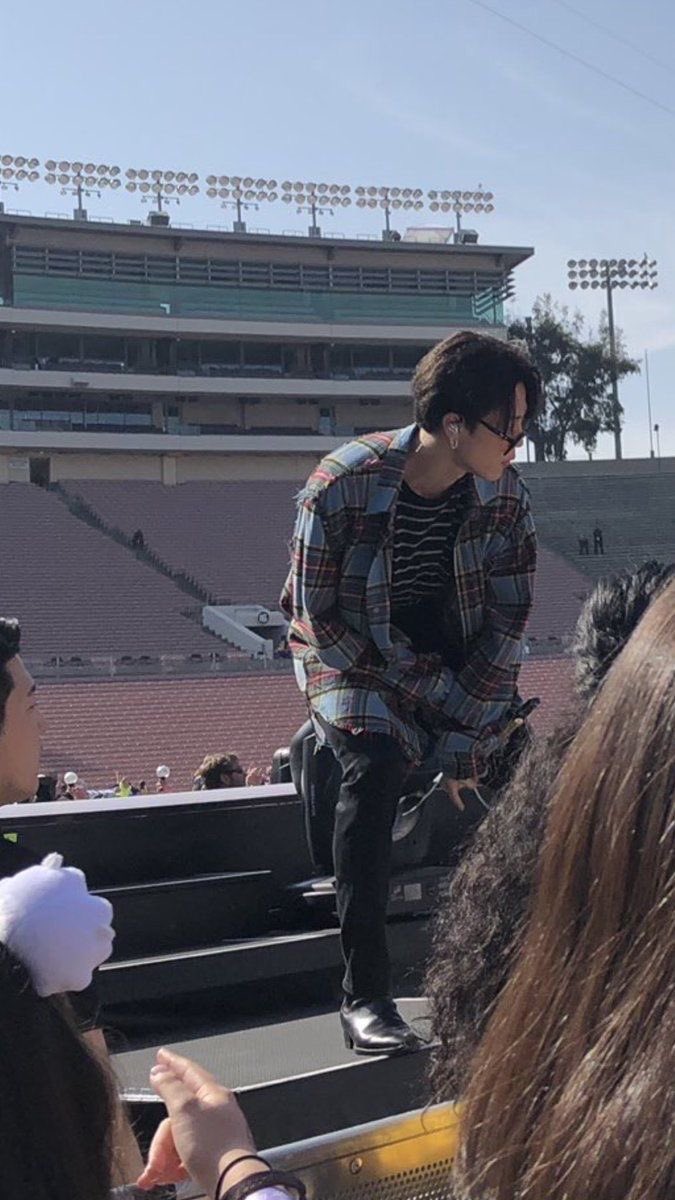 fan taken pictures of jimin — a beautiful thread