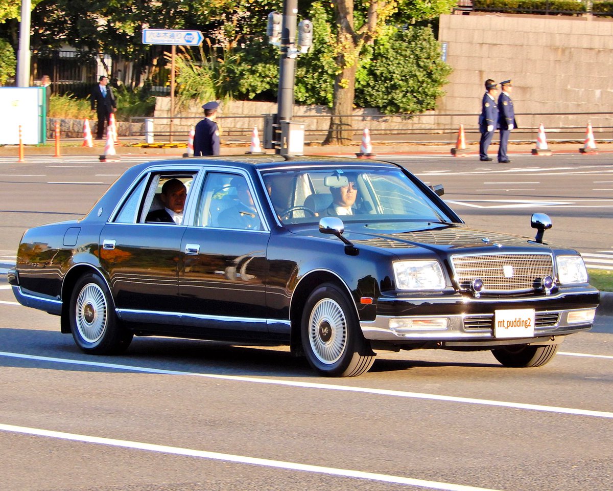 ぷりん岳写真館 内閣総理大臣専用車に乗る菅義偉氏 天皇陛下即位パレードにて