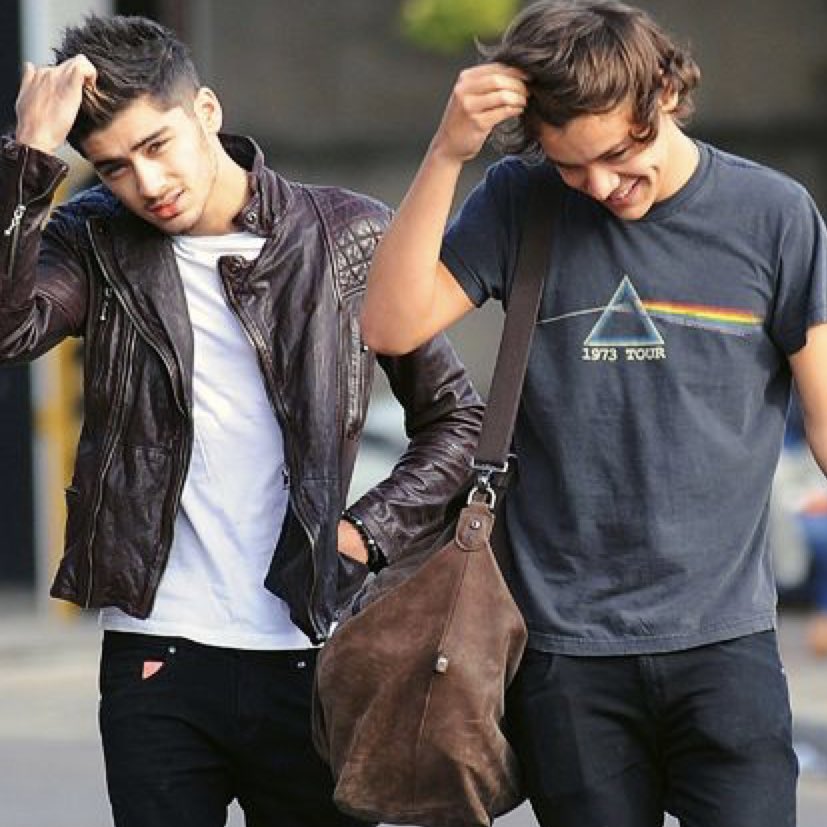 pap pics featuring harry’s pink floyd t-shirt