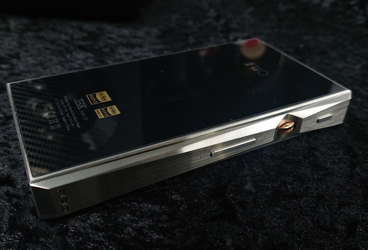eear_tanatos's tweet photo. 【#eイヤ秋葉原店】
#M11ProSS #Fiio
#中古 #リユース
ステンレスモデルきちゃ!
通常よりも低音の解像度が高くボーカルラインもしっかりしてくれるので、アニソン系や女性ボーカルもの聴く方にオススメですね(*^_^*)
https://t.co/6ul3AObinG https://t.co/1jfP4574D4