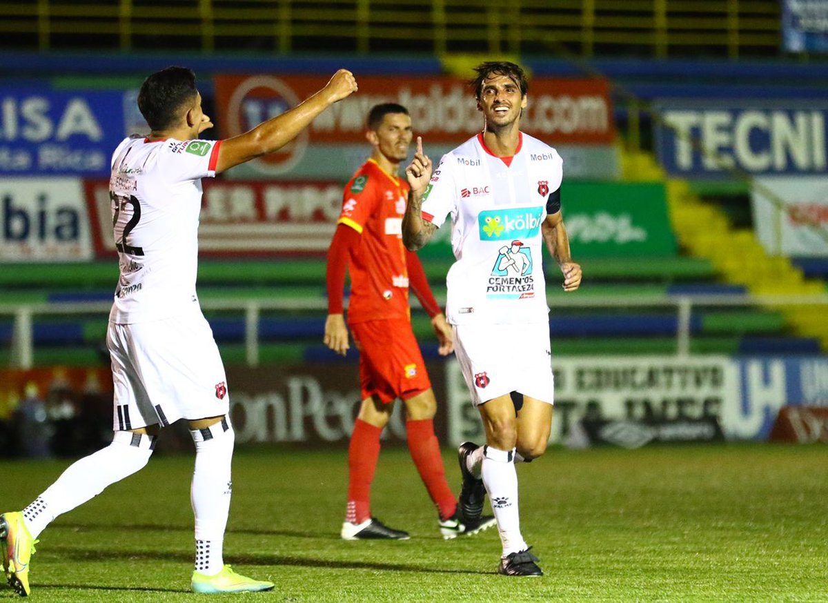 ¿Qué tal esta manudos? <a href="/bryanruizcr/">Bryan Ruiz González</a> lideró la victoria de #Alajuelense sobre #Herediano. 

Foto por: <a href="/ldacr/">Alajuelense</a>