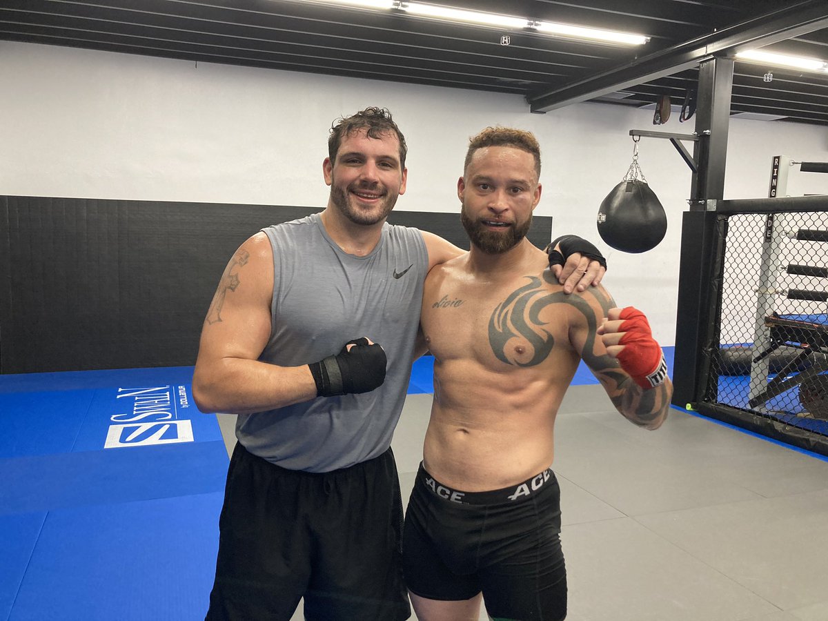 Felix_Igartua's tweet photo. #stayhard #muaythai #kickboxing #boxing #jiujitsu #NeverGiveUp #savage #beyou #liftupthedowntrodden #respecteveryone #HumbleAndHungry https://t.co/KXbatow4MC
