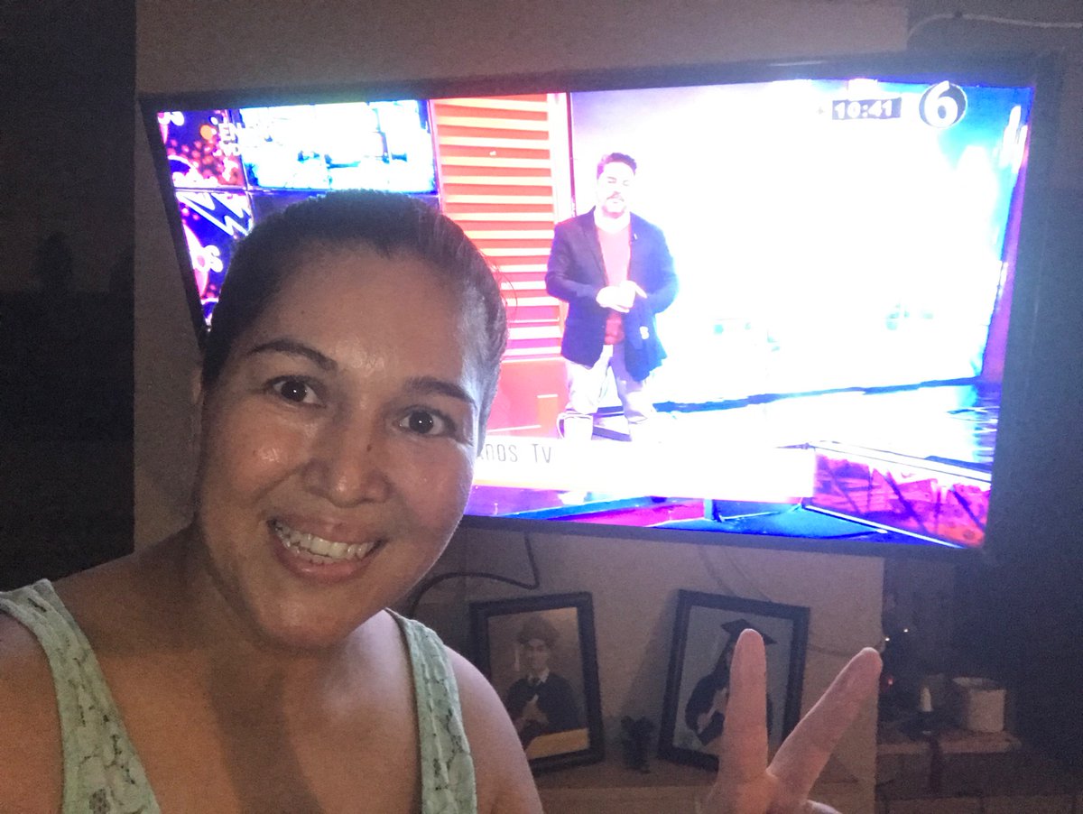 BzGens's tweet photo. A unos días de cumplir 40años y regresa a la TV el programa que hizo mis días divertidos!!!! No te duermas... sigue viendo Desvelados 😍😍😍😍
#Desvelados  #RegresaDesvelados
#JuanRamonPalacios https://t.co/IIzgUienhW